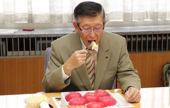 佐竹知事が試食し「シャキシャキとした食感がいい。おいしい」と太鼓判を押しましたの内容を表示