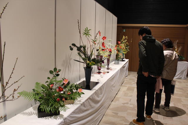 第６回徳島県華道連盟青年部華展の様子の内容を表示