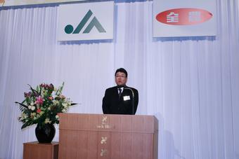 あいさつを行う秋田県JA農機技術指導員委員会 加藤仁委員長の内容を表示