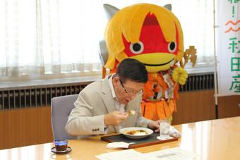 佐竹知事は、今年もあっという間に完食されましたの内容を表示