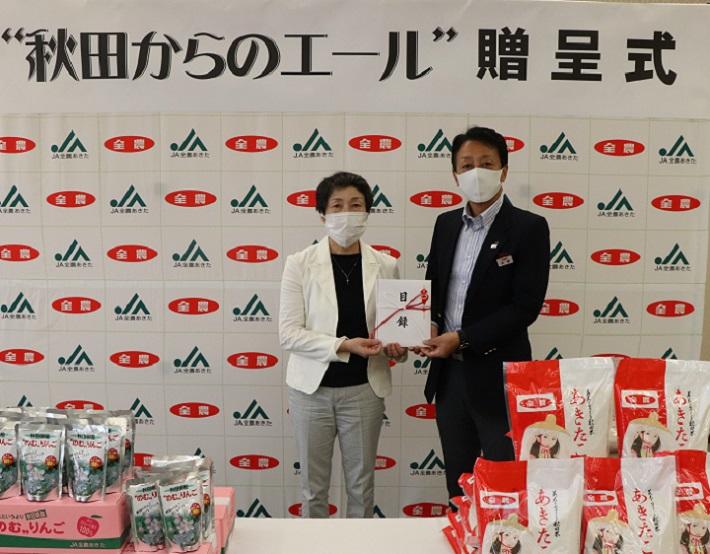 左から)一般社団法人フードバンクあきた 林多実代表理事・JA全農あきた 佐藤英一副本部長の内容を表示