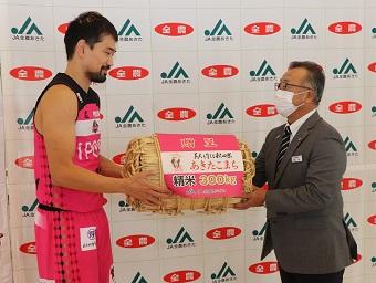 新米の秋田県産あきたこまち300kを贈呈しましたの内容を表示