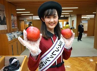 今年の「秋田紅あかり」は大玉！の内容を表示