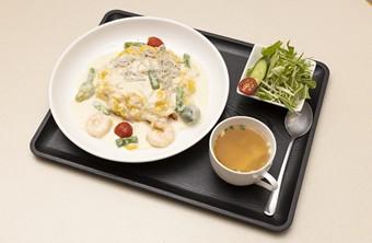 6月15日限定「エビとシラス 旬野菜のクリームオムライス」の内容を表示