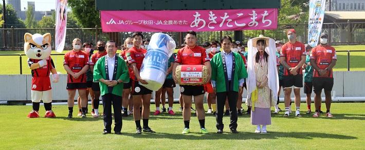 (左から)JA全農あきた 木元次長/秋田ノーザンブレッツ 齋藤共同主将/秋田ノーザンブレッツ 小山共同主将/JA全農あきた 吉田部長/ミスあきたこまちの内容を表示