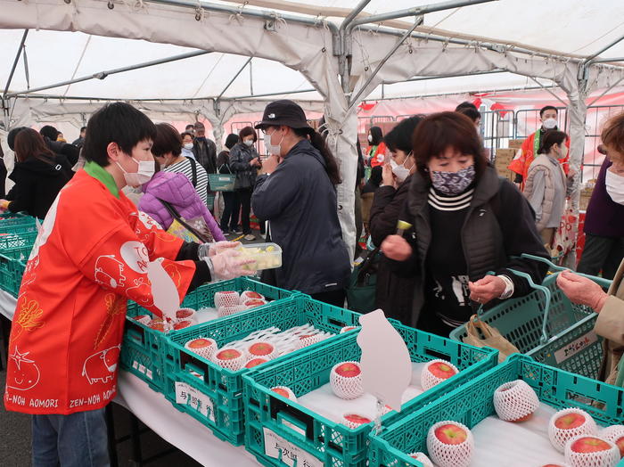 県産品を買い求める買物客の内容を表示