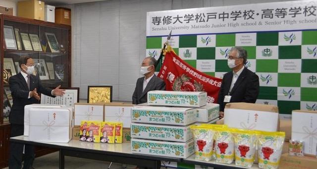 県産農畜産物贈呈式の様子の内容を表示