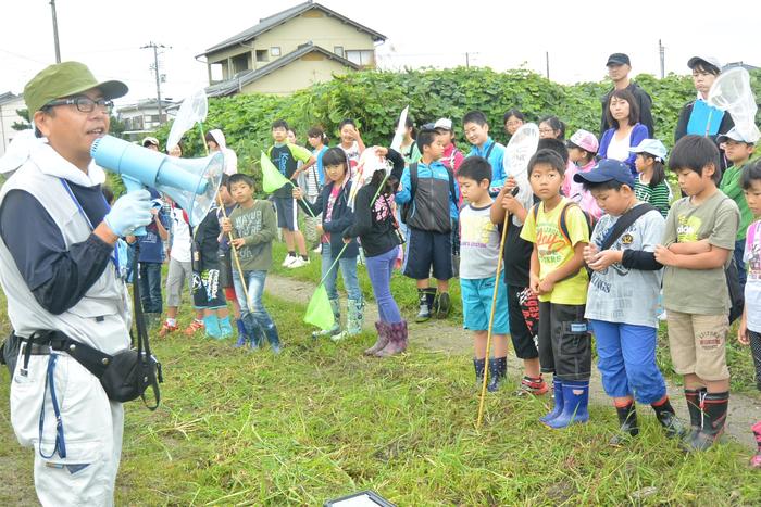 JA全農の山崎講師より説明を受ける子どもたちの内容を表示