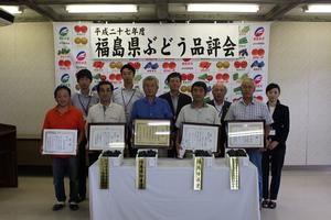 見事受賞された生産者の方々(表彰式にて)の内容を表示