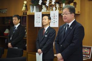 右から猪俣本部長、佐藤副本部長、渡部副本部長の内容を表示