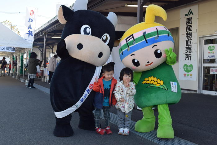 福島牛マスコット「べこ太くん」も大活躍でした。郡山市のマスコット楽都（がくと）君くんもブースにお越し頂きました。の内容を表示