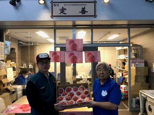 仲卸の定善商店の金子社長様(右側)と東京青果の平田常務様(左側)の内容を表示