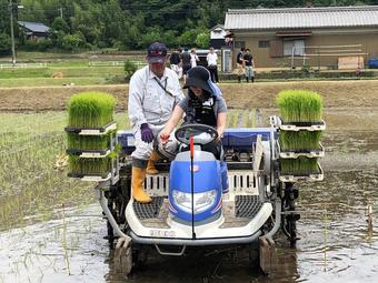 田植え機での作業を体験しました！の内容を表示