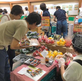 試食の様子の内容を表示