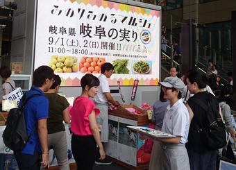 試食も行い、おいしさをアピール!の内容を表示