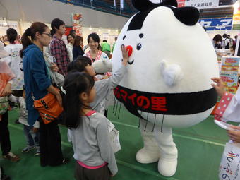 写真③県内最大の農業祭「農業フェスティバル」でも「ぎふマイの里」は子どもたちに人気の内容を表示