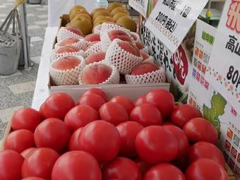 店頭に並べた旬の県産農産物の内容を表示