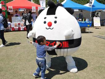匠味ブースには「ぎふマイの里」も遊びにやってきました!の内容を表示