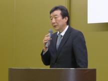 あいさつする桑田県本部長の内容を表示