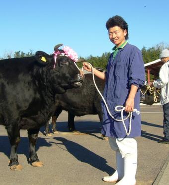 雌の部で最優秀を受賞した横山眞直さんの長男の一夫さんの内容を表示