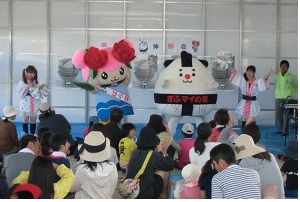 神戸町の「ばら菜ちゃん」（左）と「ぎふマイの里」（右）のダンスの内容を表示