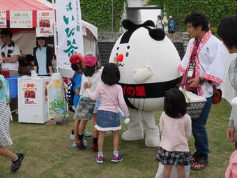 子どもたちとも交流しましたの内容を表示