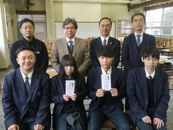 加茂農林高校の皆さん(6人)と清水専務(2列目、右から2人目)、矢野部長(2列目、右から1人目)の内容を表示