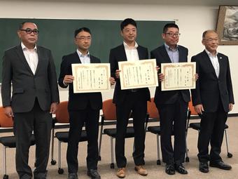 生産者として決意を新たにした14期生(中央3人)の内容を表示