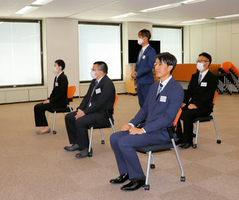 研修生5人の決意表明の内容を表示