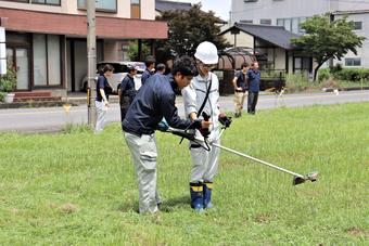 草刈り機の操作説明の内容を表示