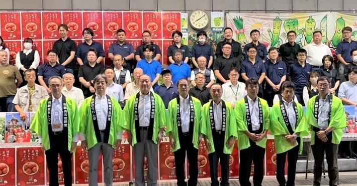 市場関係者とともにの内容を表示