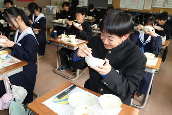 給食の様子の内容を表示