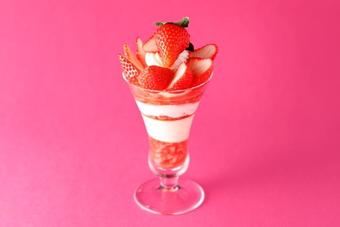 岐阜県産苺“美濃娘”のパフェ(資生堂パーラー サロン・ド・カフェ ラゾーナ川崎店)の内容を表示