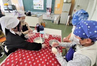ハツシモとコシヒカリのおにぎりを握るの内容を表示