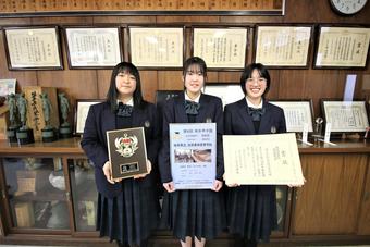 受賞した加茂農林高校の学生の内容を表示