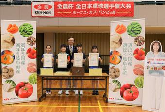 入賞した背選手へ県産品を贈呈の内容を表示