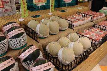 店頭に並んだ飛騨の恵みの内容を表示