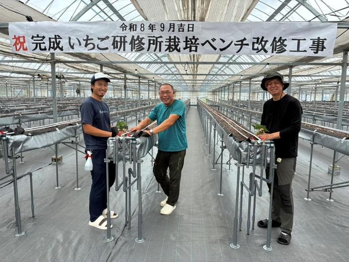左から小森大幹さん、長谷部健一技術主管、青木章浩さんの内容を表示