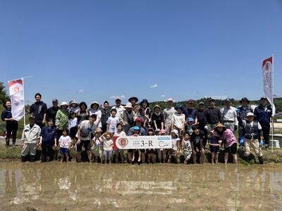 ３－R田植え体験会の集合写真の内容を表示