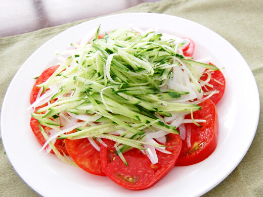 トマト・玉ねぎ・きゅうりのサラダ