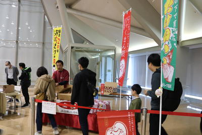 大盛況！おにぎりを食べてみんなで応援しようの内容を表示