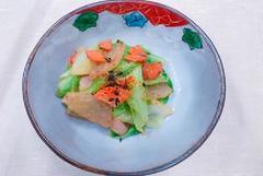 キャベツと大根のしょうが味噌炒め