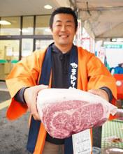 試食ＰＲのため「やまゆり牛」サーロインを提供した生産者 櫻井義輝さんの内容を表示