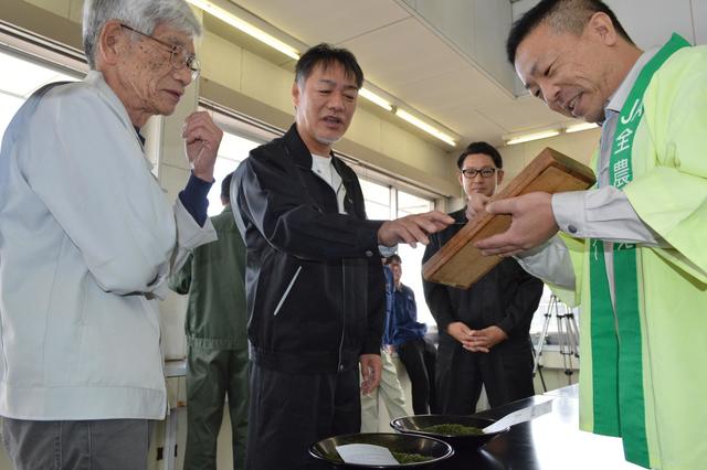 初市のようす（北勢茶センター）の内容を表示