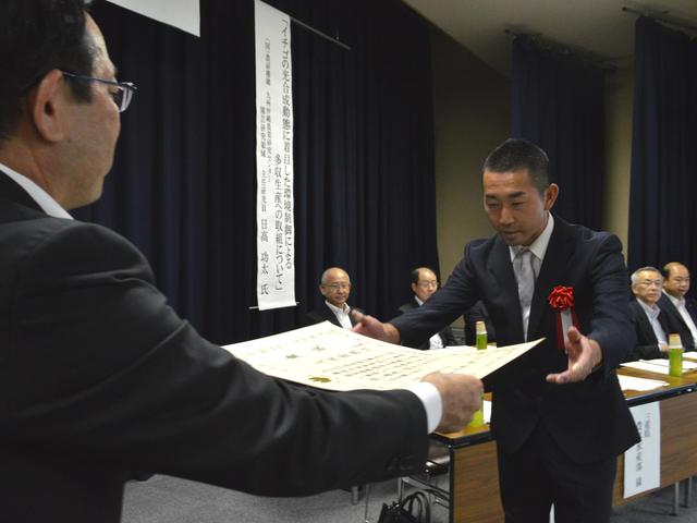 イチゴの部・大臣賞の久保さんの内容を表示