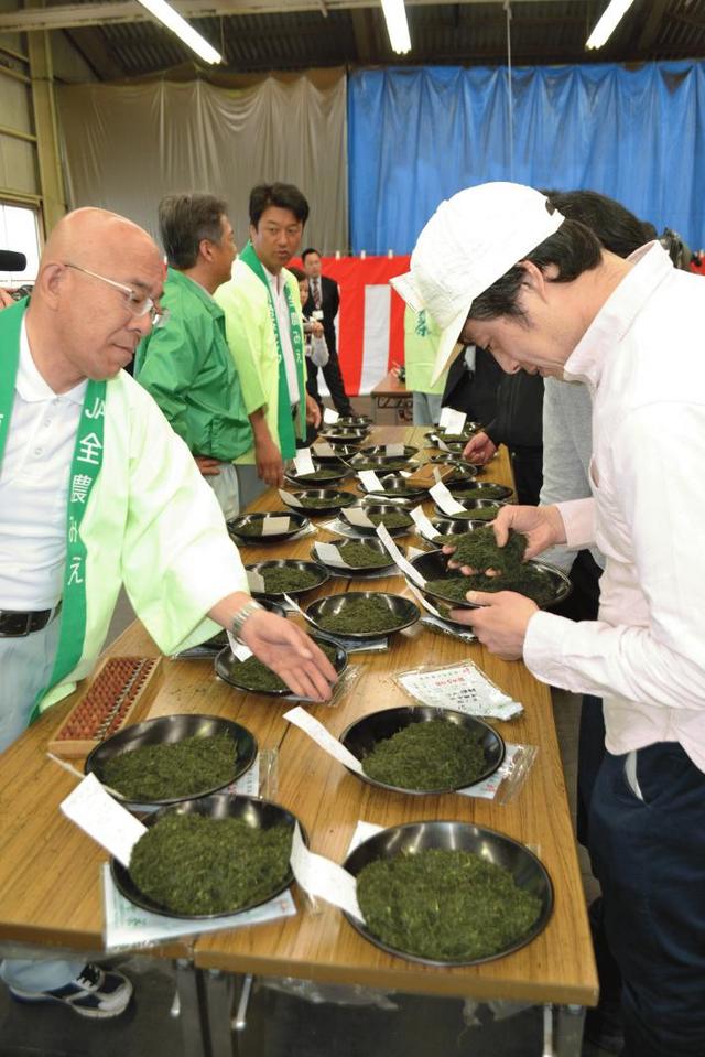初市のようす(南勢茶センター)の内容を表示