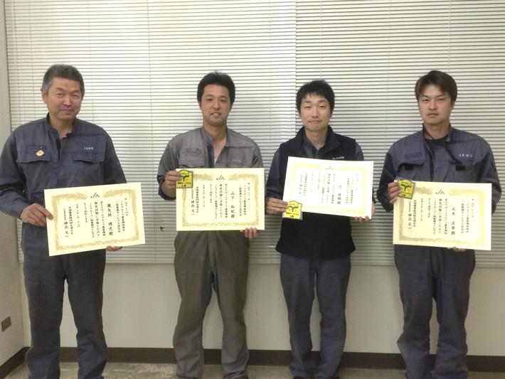 左から、飛矢地さん、山下さん、辻さん、元木さんの内容を表示