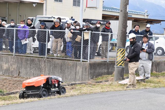 自動草刈り機の実演の内容を表示