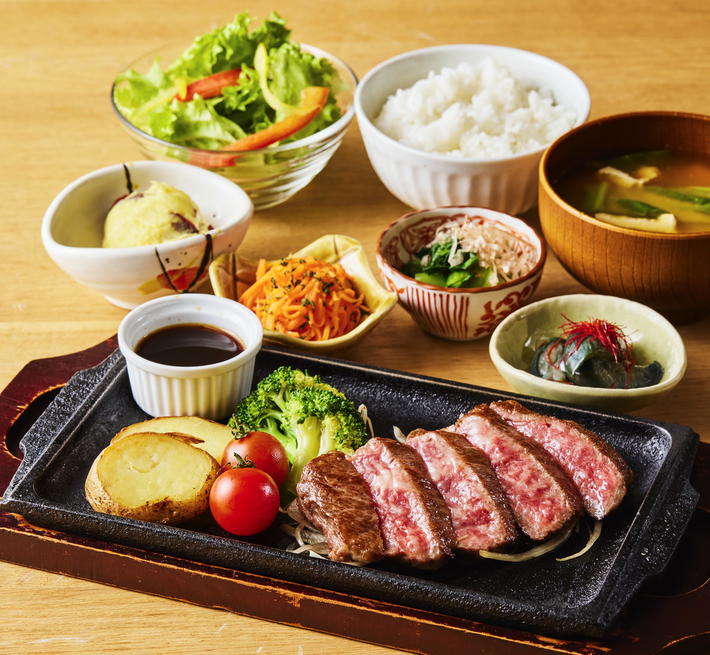 みのる食堂三越銀座で提供する松阪牛サーロインステーキ定食の内容を表示