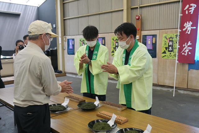 取引成立による「手締め」(南勢茶センター)の内容を表示